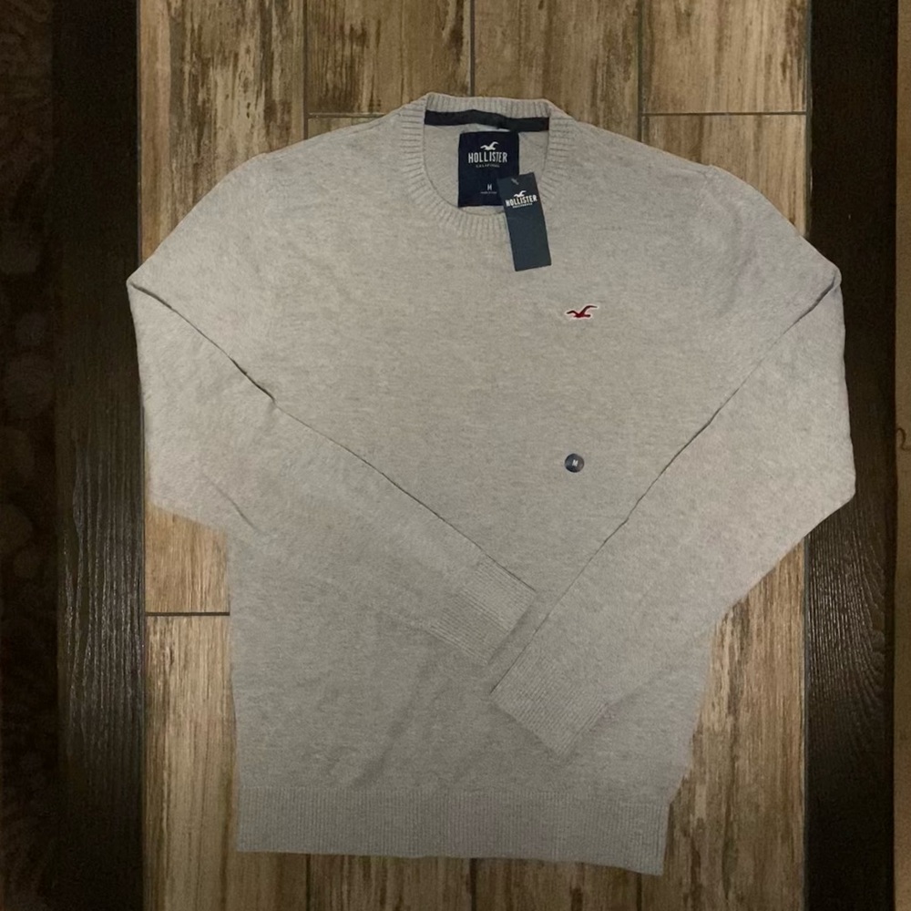Hollister Men's Light Gray Crewneck Sweater